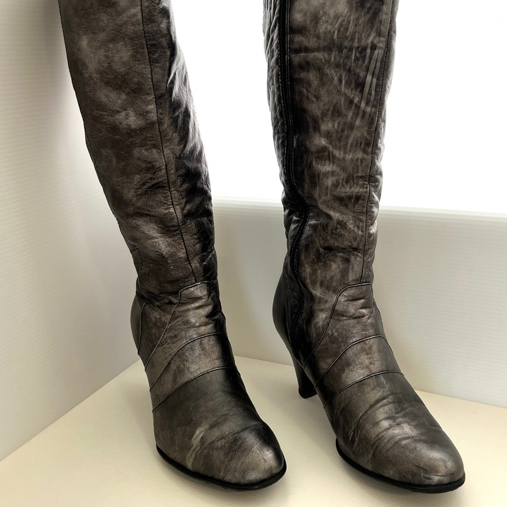 Born Signature Crown Series. Pewter metallic leather, knee high.  6M